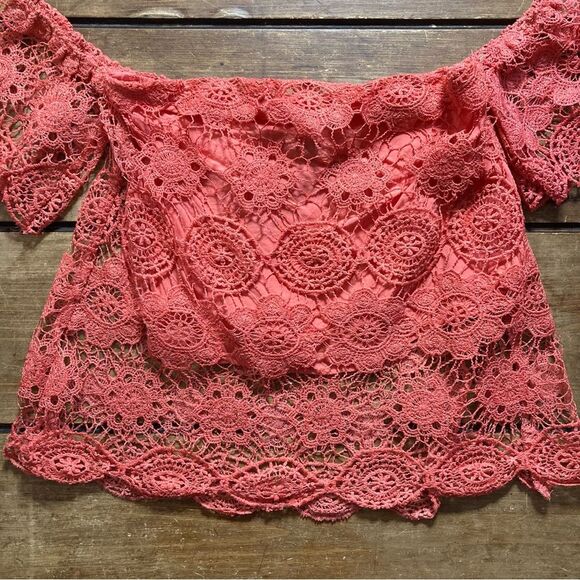 Lord & Taylor Design Lab Lace Coral Off Shoulder Sleeve Small Crop Top - Picture 5 of 10